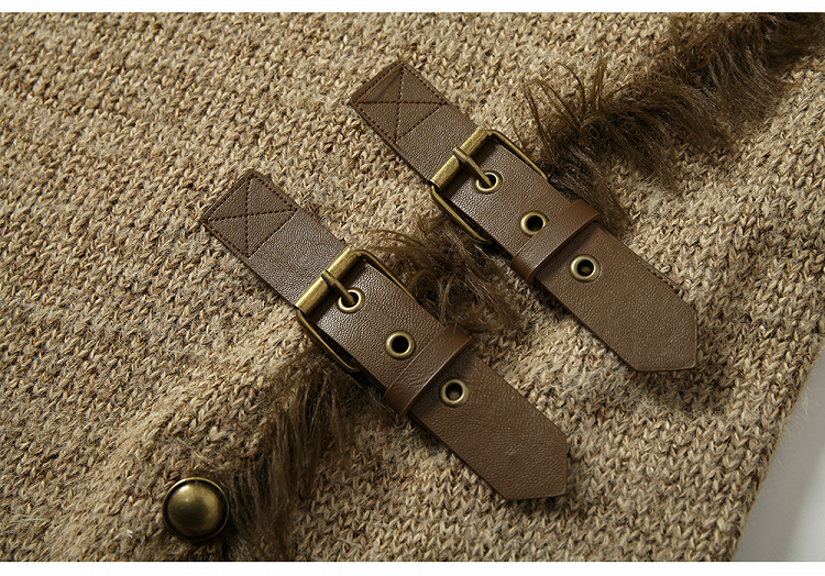 ライトコーヒープラッシュトリムニットセーター（バックル＆スタッズ付き）