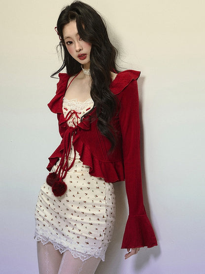 Roter Cardigan mit Glockenärmeln und selbstbindenden Trägern und Rüschenbesatz