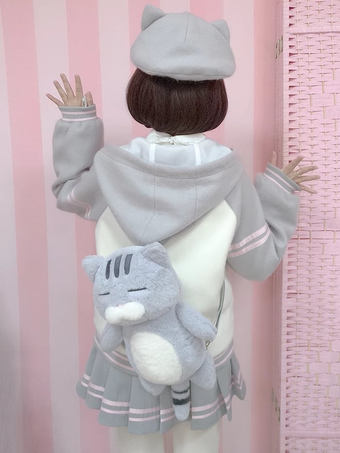 グレーのハイウエストプリーツスカート