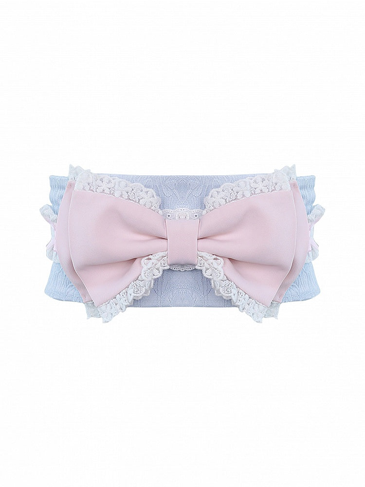 Inspiré des nœuds papillon roses et bleus traditionnels, orné de dentelle