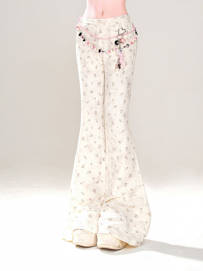 Aprikosenfarbene, schmal geschnittene Schlaghose mit niedriger Taille und Blumenmuster