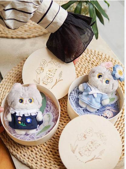 4つのオプションかわいい猫の形をしたぬいぐるみ