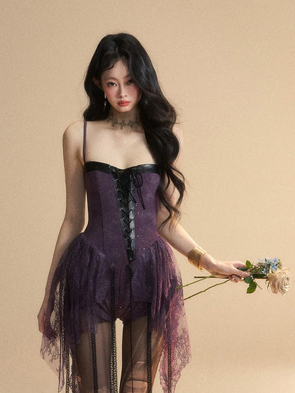 裾スリップドレスフロントアシンメトリーレースディテールショーツパープルバスクウエストレースアップグラマラス
