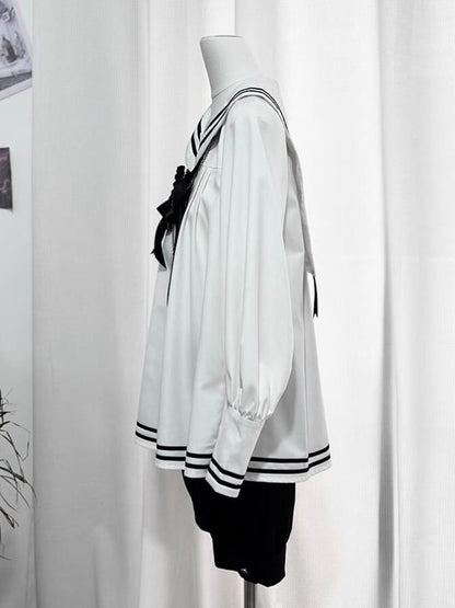 シャツ（セーラー）白襟長袖黒ショートパンツ