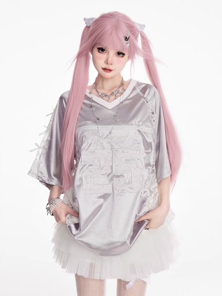 Patches Kontrast Spitze T-Shirt Applikation V-Ausschnitt Satin Schwarz/Silber Nummer