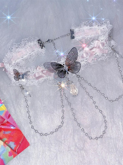 Choker mit Perlenkette, Spitzenrüschenbesatz und Schleifendetails