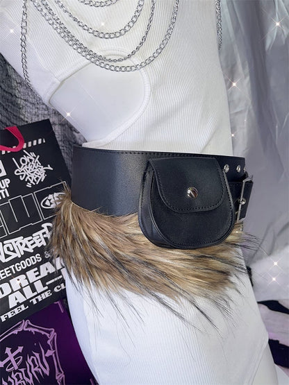 Schwarzer Gürtel mit Kunstpelzbesatz und Schnalle + Gürteltasche mit Druckknopf