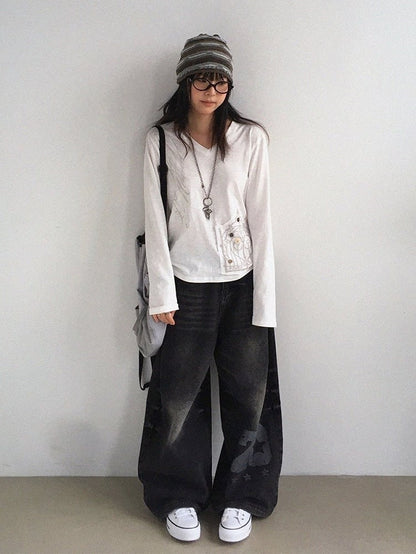 Vintage Y2K White Letter Print V-Neck Long Sleeve Top with Iron Gate Patch - innomoood