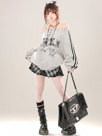 グレーレターパッチ刺繍オフショルダーネックラインスウェットシャツ