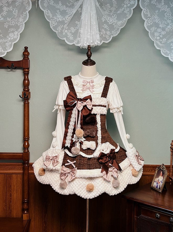 Kleid und Lolita-Overall mit gewelltem braun-weißem Rand und Pompons und Schleifen