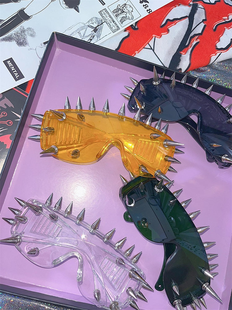 ダーク/ホワイト/グリーン/イエローのスタッドディテールサイバーパンクサングラス