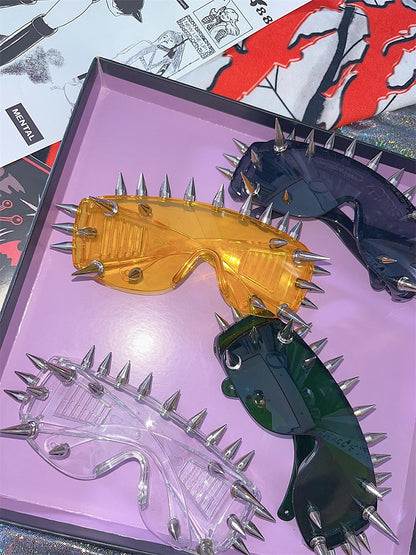 ダーク/ホワイト/グリーン/イエローのスタッドディテールサイバーパンクサングラス