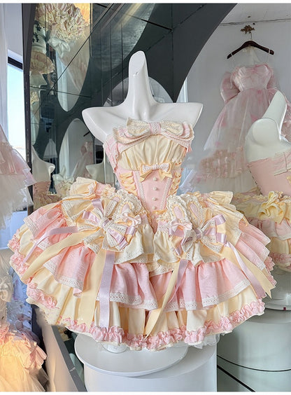 und Korsett mit Ohrenstäbchen, Schleife und Taille, rosa Rockkleid, bauschig, Hase auf süßem gelbem Design