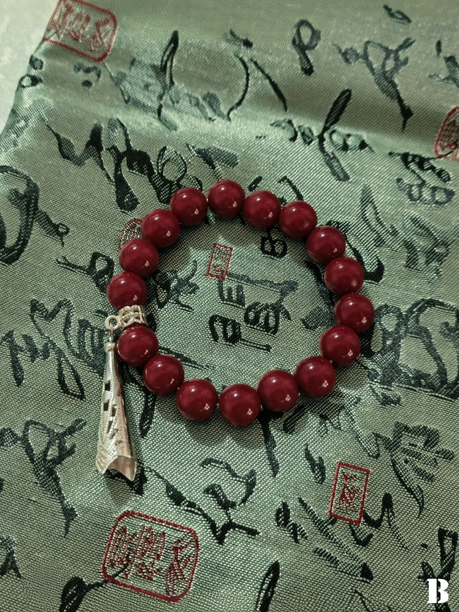 シノワズリ銅貨チャームレッドビーズブレスレット