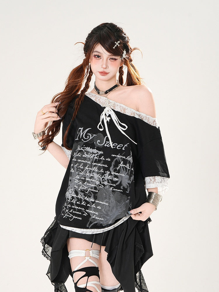 Lockeres, asymmetrisches T-Shirt mit Spitzenbesatz und Schmetterlingsdruck in Schwarz/Weiß