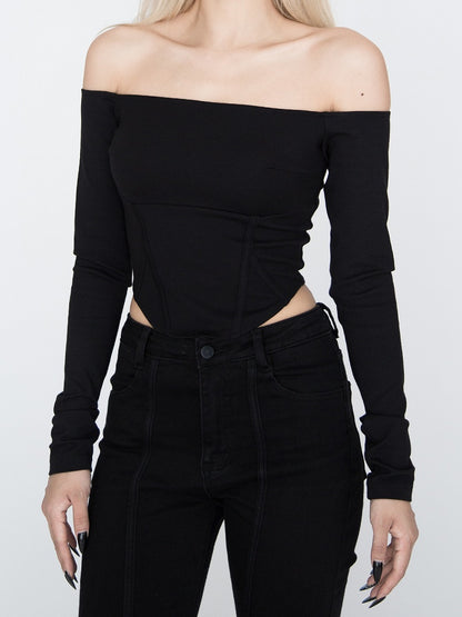 ブラックのオフショルダーネックライン、カーブヘムトップス