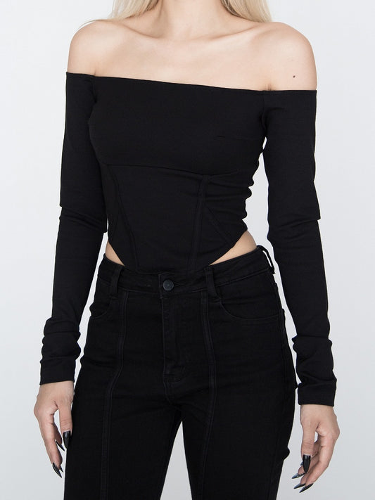 ブラックのオフショルダーネックライン、カーブヘムトップス