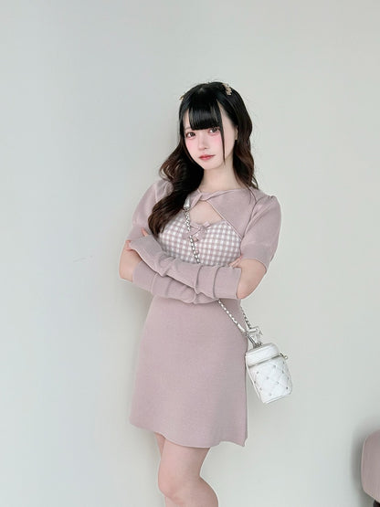 Pinkes Kei-Strickkleid mit kantigem und süßem Cutout-Twist-Jirai-Gewagtes Kleid: mit kariertem Hals