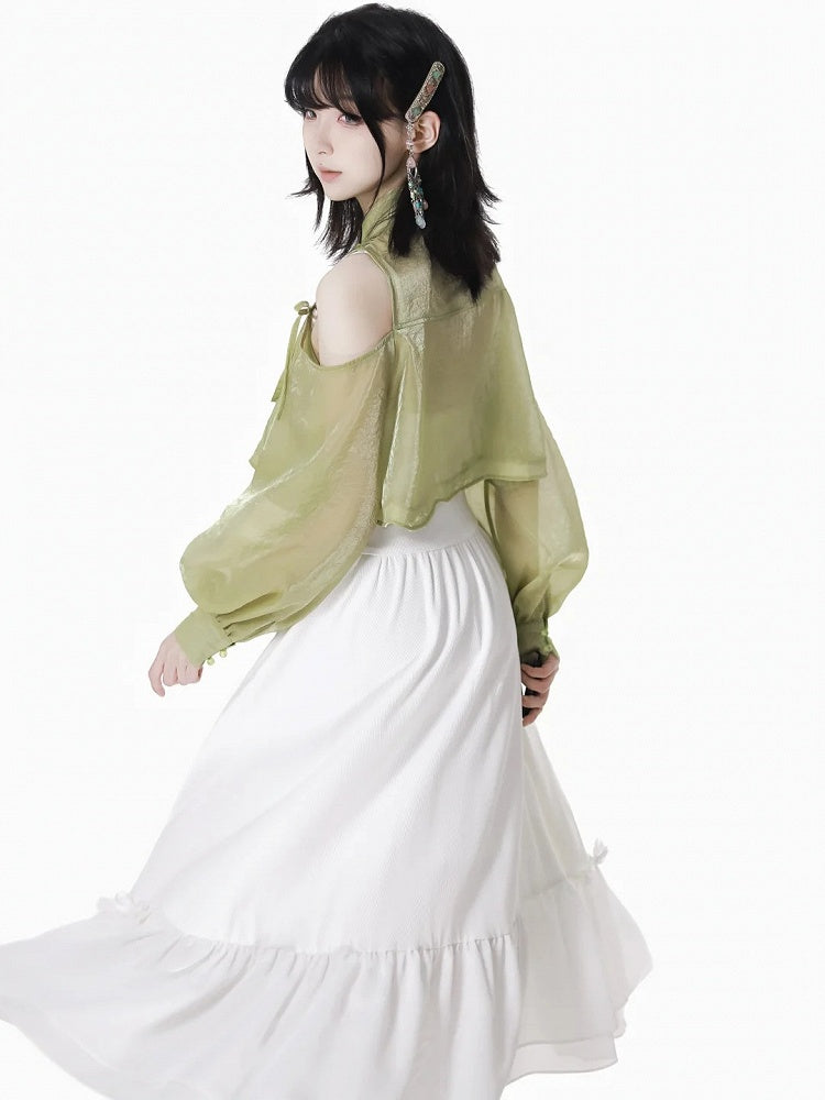Grünes, halbtransparentes Oberteil im Cheongsam-Stil mit ausgeschnittenen Schultern und gerüschtem Ausschnitt