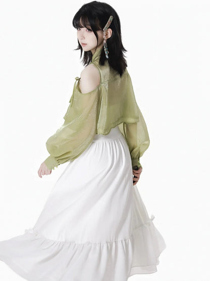 Grünes, halbtransparentes Oberteil im Cheongsam-Stil mit ausgeschnittenen Schultern und gerüschtem Ausschnitt