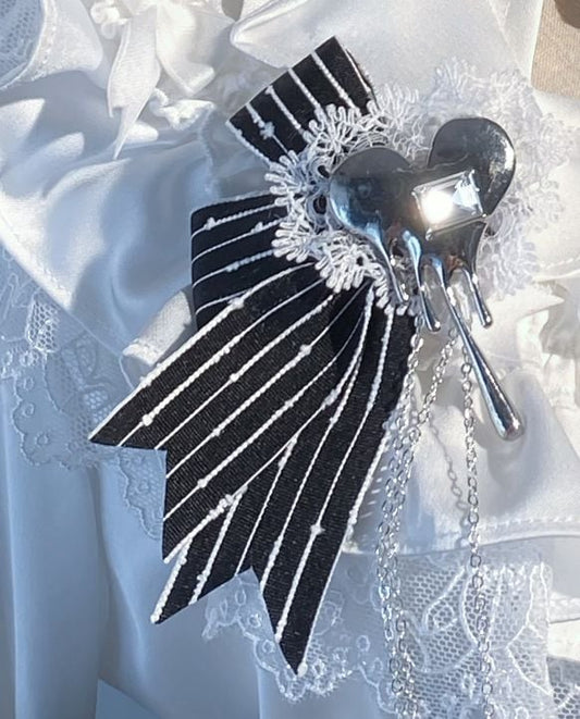 Silber Brosche Streifen Schleife Schwarz Herzförmig
