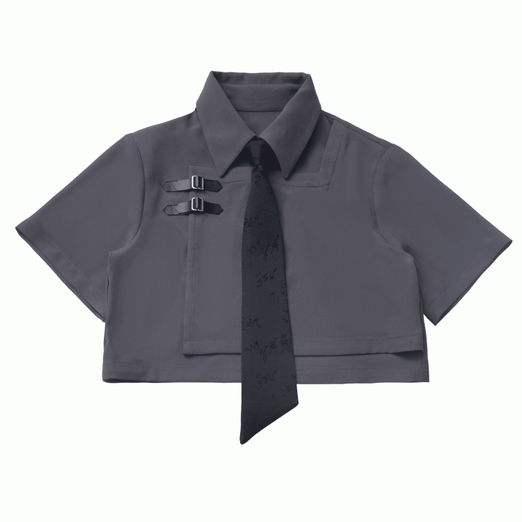 チャイナドレススタイルの半袖クロップドシャツ、レザーバックル、ホワイト/グレーのネクタイ付き