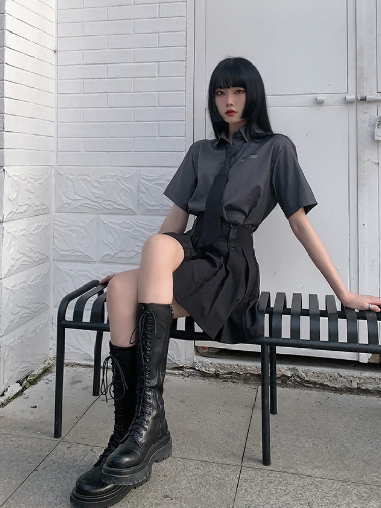 グレーのプレッピーJK制服シャツ（ネクタイ付き）