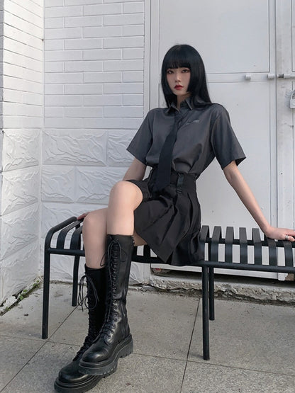 グレーのプレッピーJK制服シャツ（ネクタイ付き）