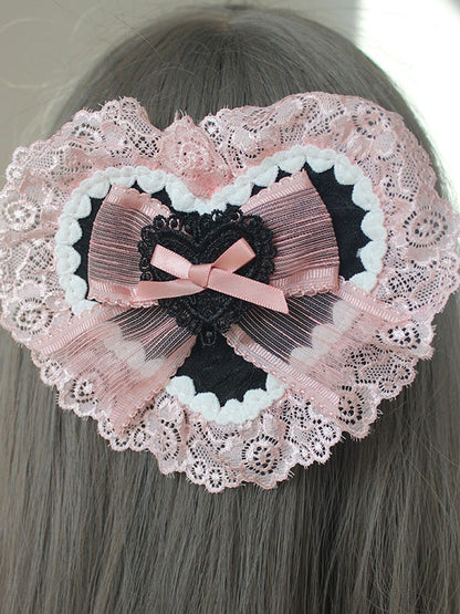 Rosa Haarspange in Herzform mit Schleife und Spitzenbesatz