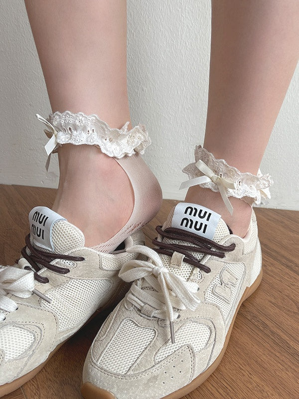 Design Cutout with and Bow Socks Invisible Nude Embroidered Lace Trim