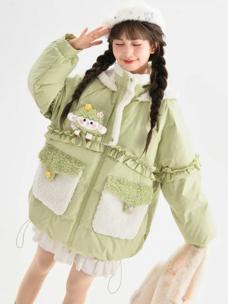 Grüner süßer Daunenmantel mit Kapuze und Rüschenbesatz