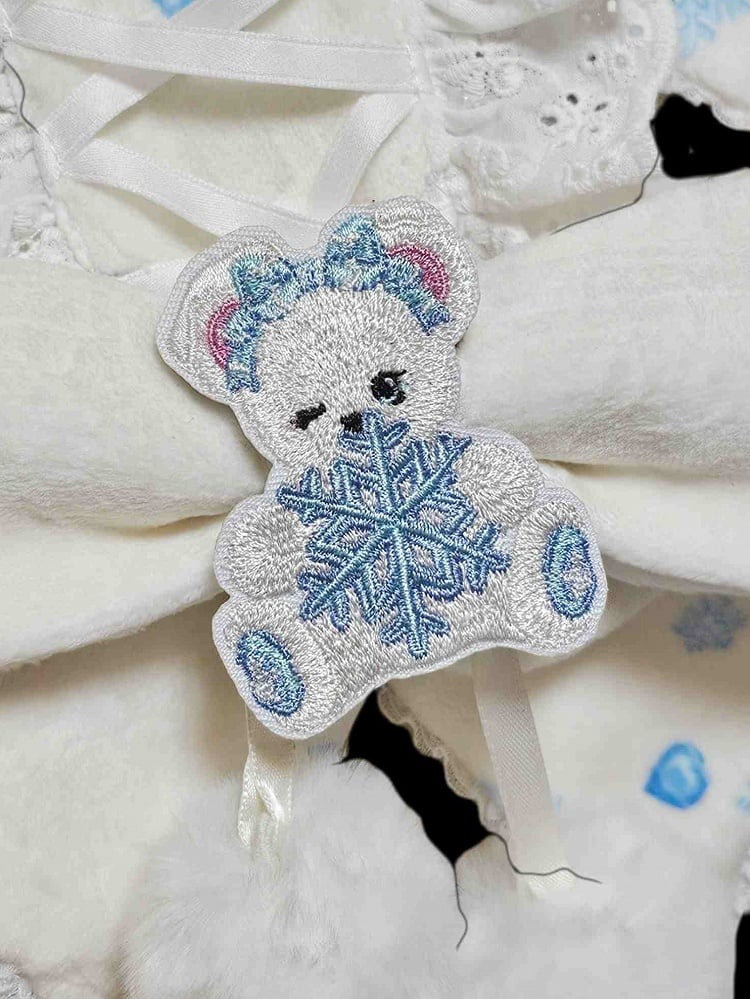 Schneeflockenbär-Brosche