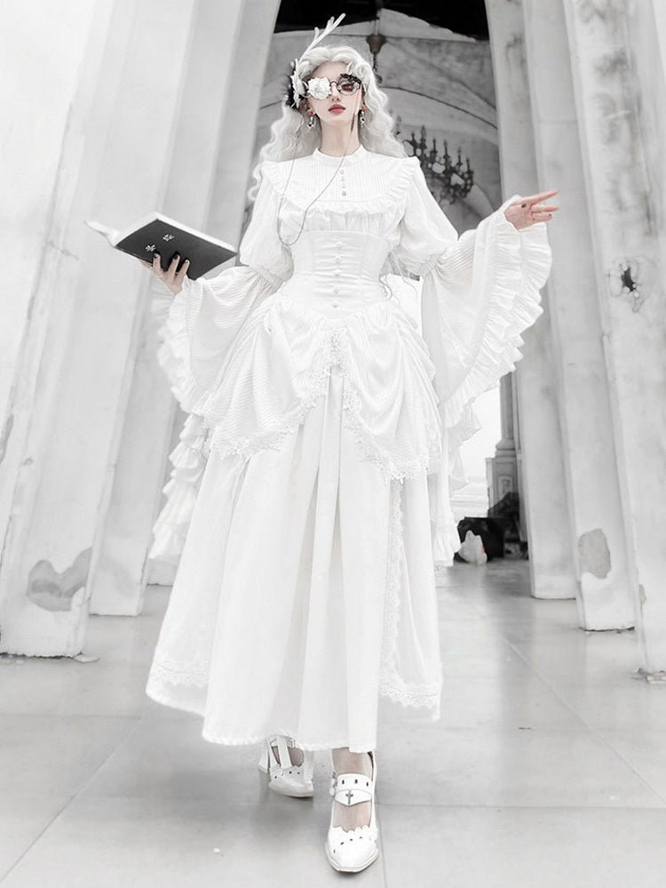 Punk-Spitze-Blockabsätze mit weißen Sargschnallen und Metallkreuz mit gotischen 8,5 cm