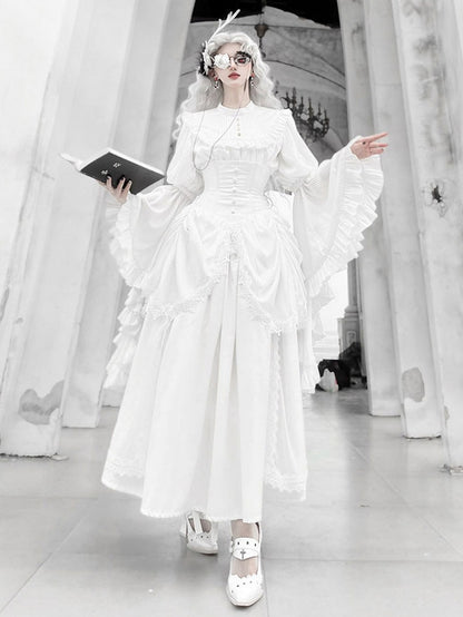 Punk-Spitze-Blockabsätze mit weißen Sargschnallen und Metallkreuz mit gotischen 8,5 cm