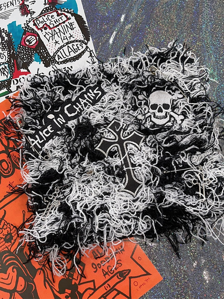 Punk-Strickmütze mit Skelett-Stickerei