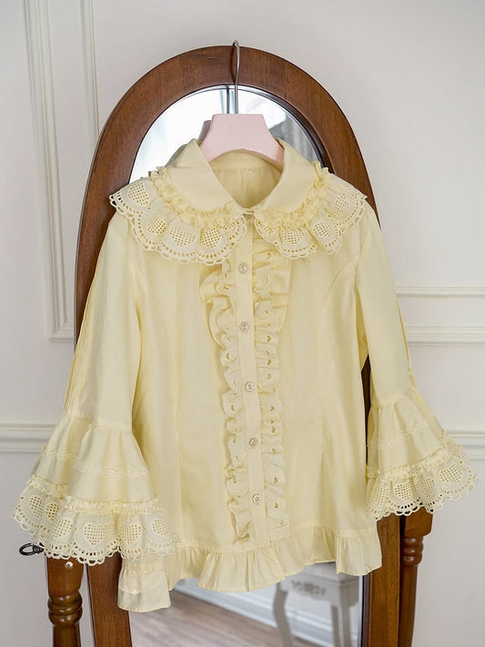 イエローのラウンドフラットカラーベルスリーブコットンブラウス