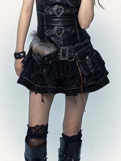 Schwarzer Stufenrock mit Spitzenbesatz und Schnürdetails