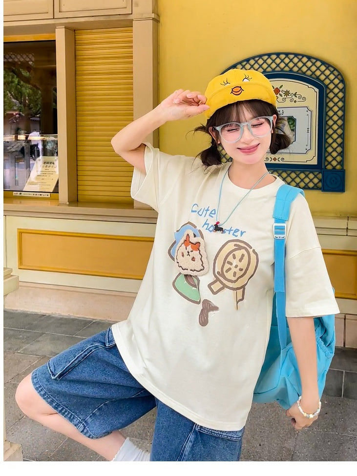 ハムスターのアップリケが可愛いゆったりベージュのラウンドネックTシャツ