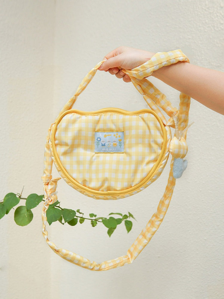 キュートなチューリップ型のイエローチェック柄クロスボディバッグ（キティのぬいぐるみ付き）
