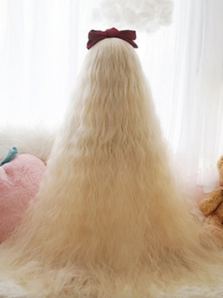 Hellblonde lange lockige Perücke mit vollem Pony