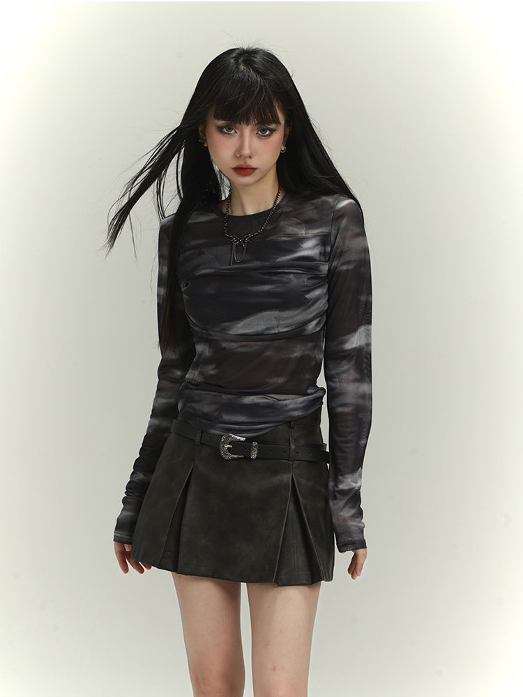 Schwarzes, eng anliegendes Top mit Rundhalsausschnitt und Batikmuster