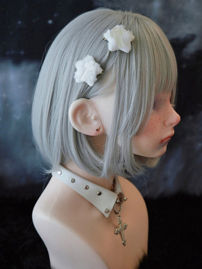 Weiße handgefertigte Haarspangen in Form eines Kreuzsterns aus Plüsch