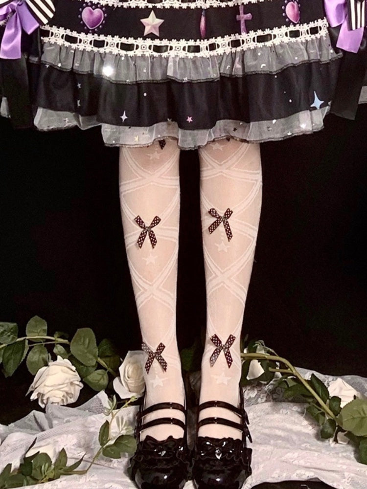 Lolita-Overknee-Strümpfe mit rot/schwarzen Schleifen und überkreuzten Bändern