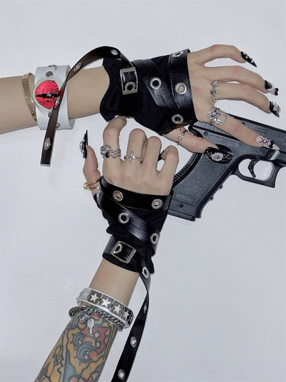 指なし黒手袋パンクロック