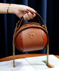 Runde, vielseitige, lässige Tasche aus braunem Kalbsleder