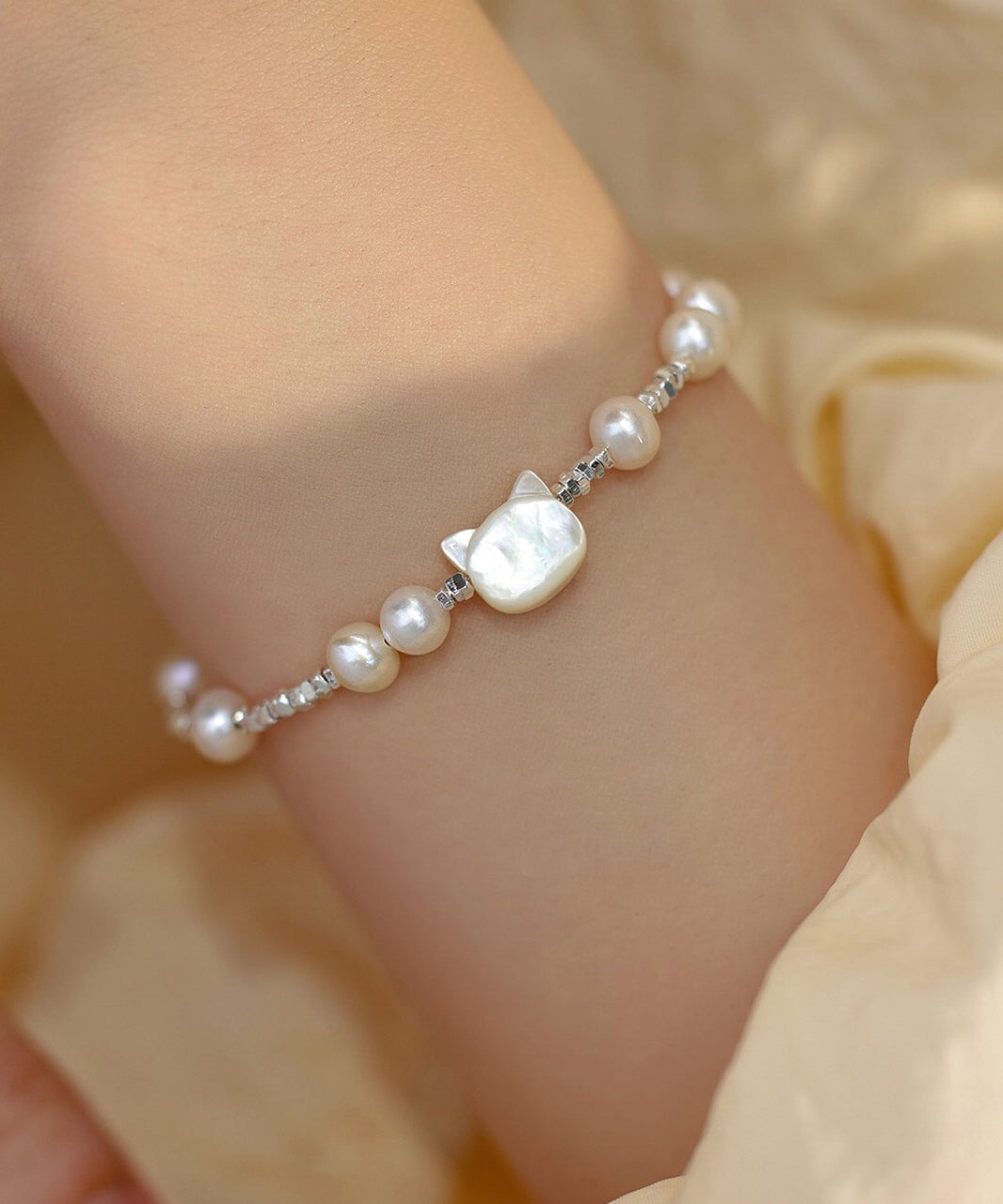 Kleine silberne weiße zerkleinerte Katzen DIY Sterling Armband Perle