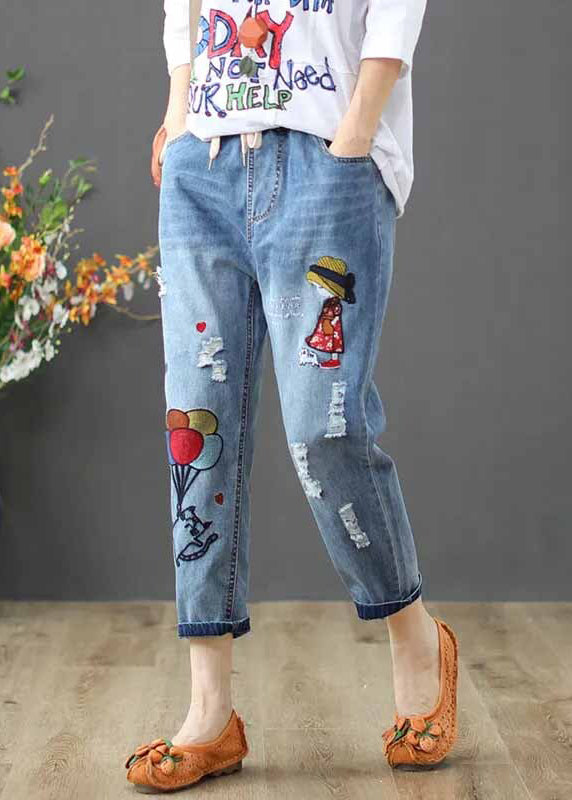 Elastische Jeanshose in Blau mit Sommerbund und Stickerei