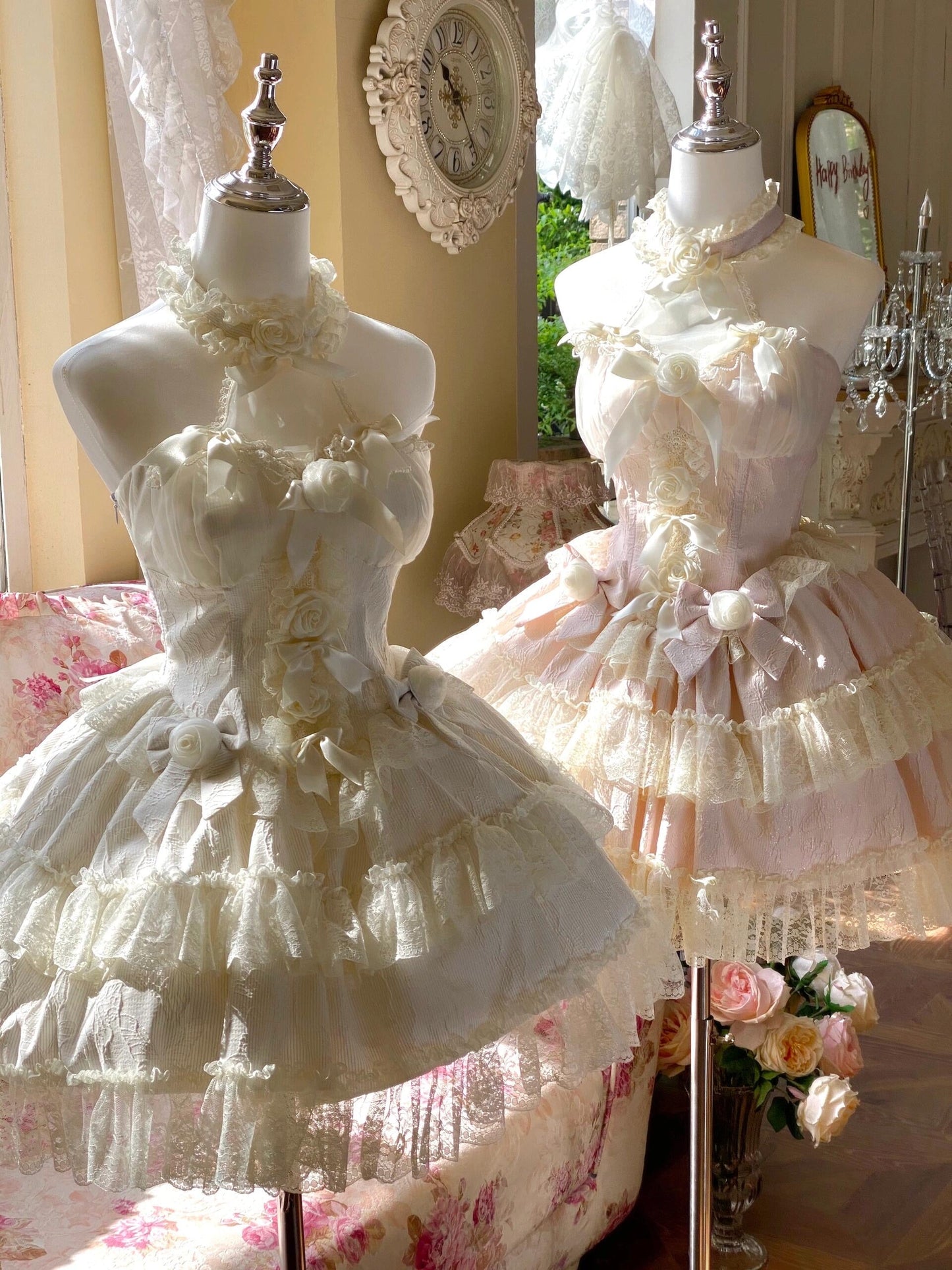 ロマンチックなレースの蝶の妖精のロココドレス