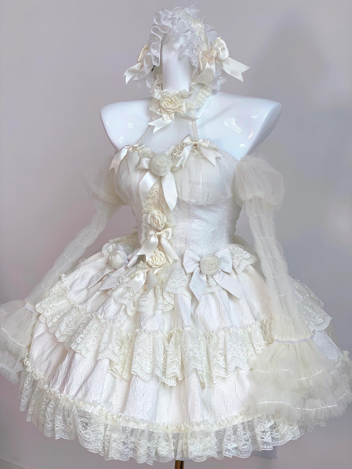 ロマンチックなレースの蝶の妖精のロココドレス