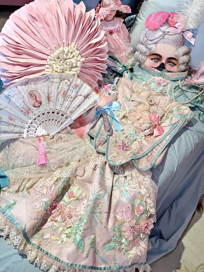 Goldenes Kanarienvogel-Kleiderset im östlichen Rokoko-Chinoiserie-Stil